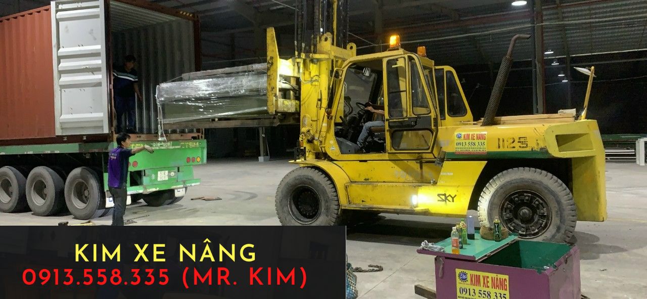 thue-xe-nang-rut-hang-container-tai-bau-bang-binh-duong